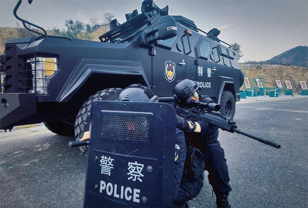 热身赛巅峰对决！南城火箭队火力全开中原赤兔队，网球赛场再起波澜；防线高度稳定的简单介绍