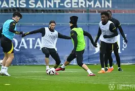 门兴格拉德巴赫训练开放日;今夜主帅复盘引欢呼;欧冠在即;纪律约束更严格(门兴格拉德巴赫vs多特) 门兴格拉德巴赫训练开放日;今夜主帅复盘引欢呼;欧冠在即;纪律约束更严格(门兴格拉德巴赫vs多特)