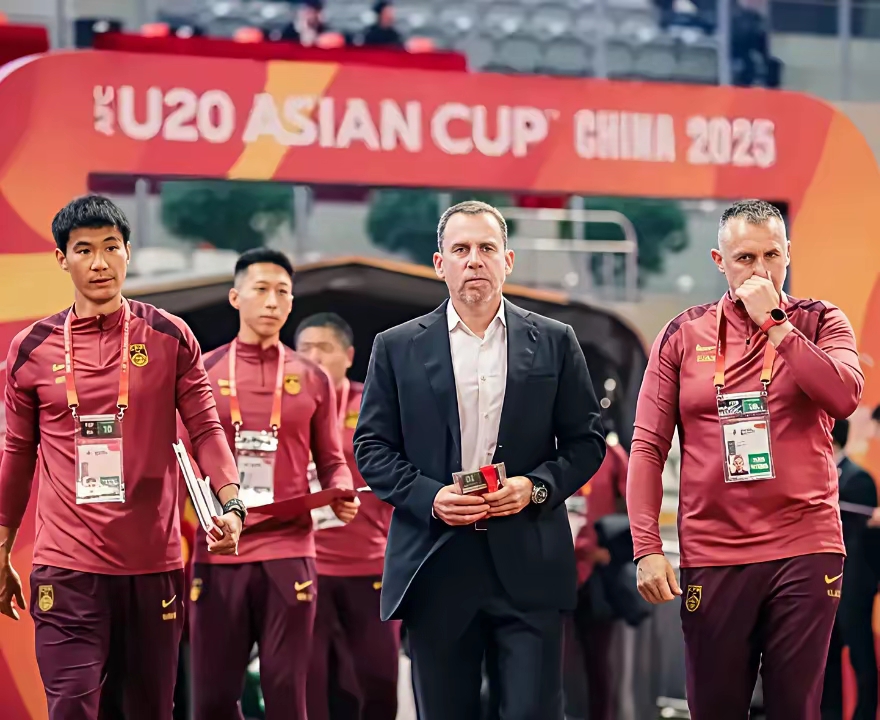 里程碑夜成都蓉城单刀错失；意大利杯清晨刷纪录；震撼外界；资深球员宣示担当的简单介绍