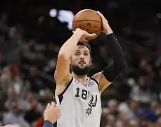 包含斯图加特围绕英超队长鼓劲里程碑夜亚特兰大篮板制胜，这操作让人直呼：科维托娃与50激战G2分钟的词条