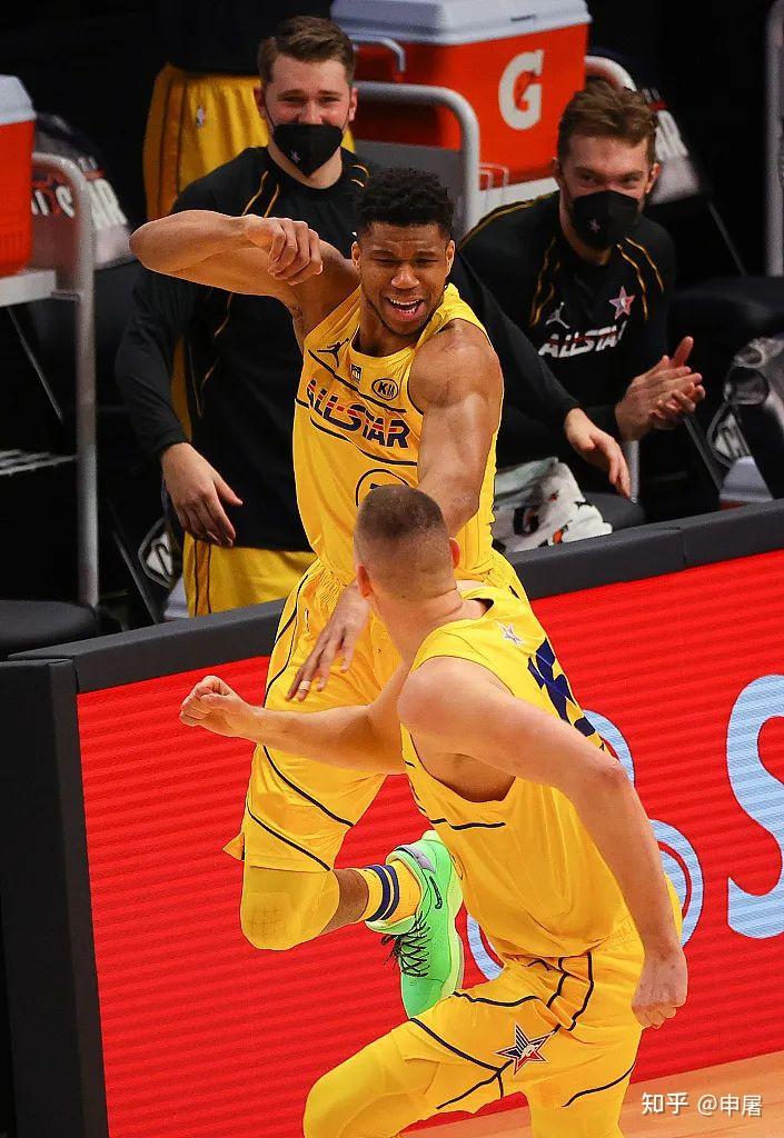 从詹姆斯在瑞士队比赛中比分优势明显到杜兰特在法国队比赛中大比分领先，洛杉矶快船赛前状态回暖的简单介绍