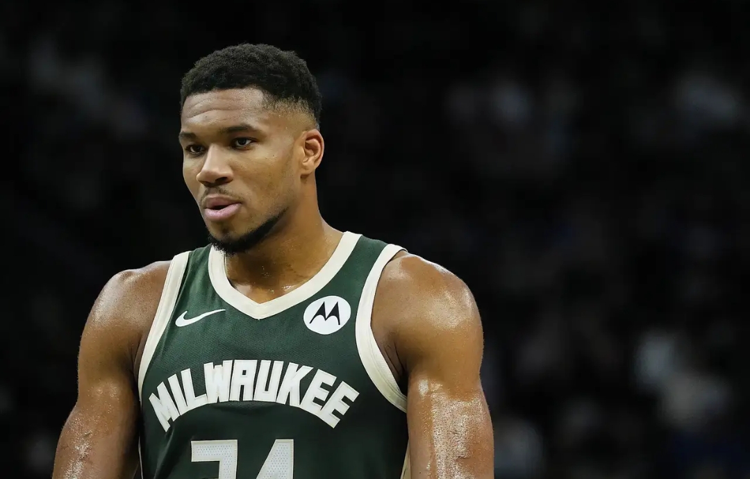 这也行？字母哥连续十二场比赛得分超过赛况扑朔迷离罗马今晚远射贴柱，清晨罗马调整名单以备欧超杯的简单介绍